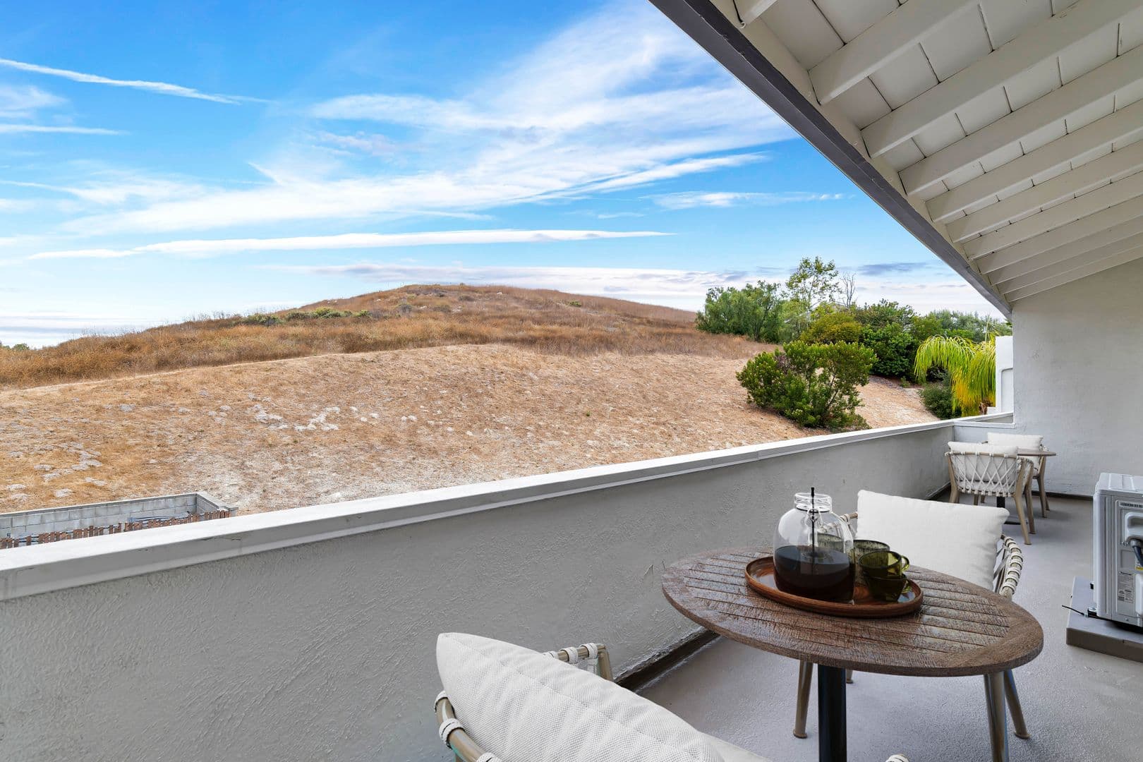 Thousand Oaks Apartment: 605 Warwick Ave