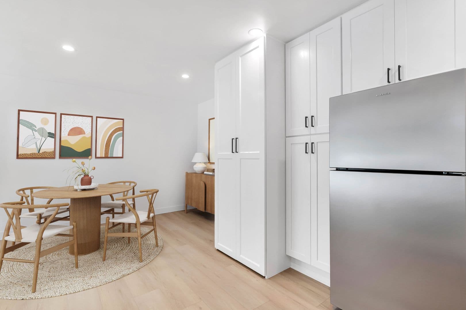 Thousand Oaks Apartment: 605 Warwick Ave