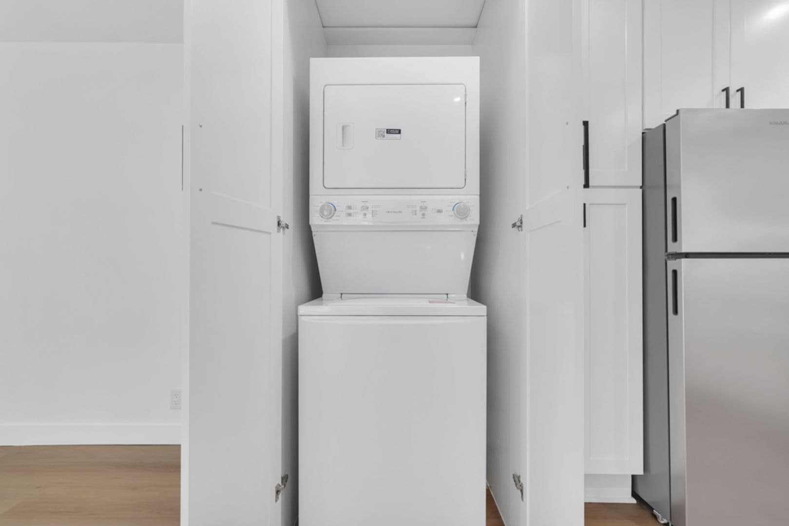 Thousand Oaks Apartment: 605 Warwick Ave