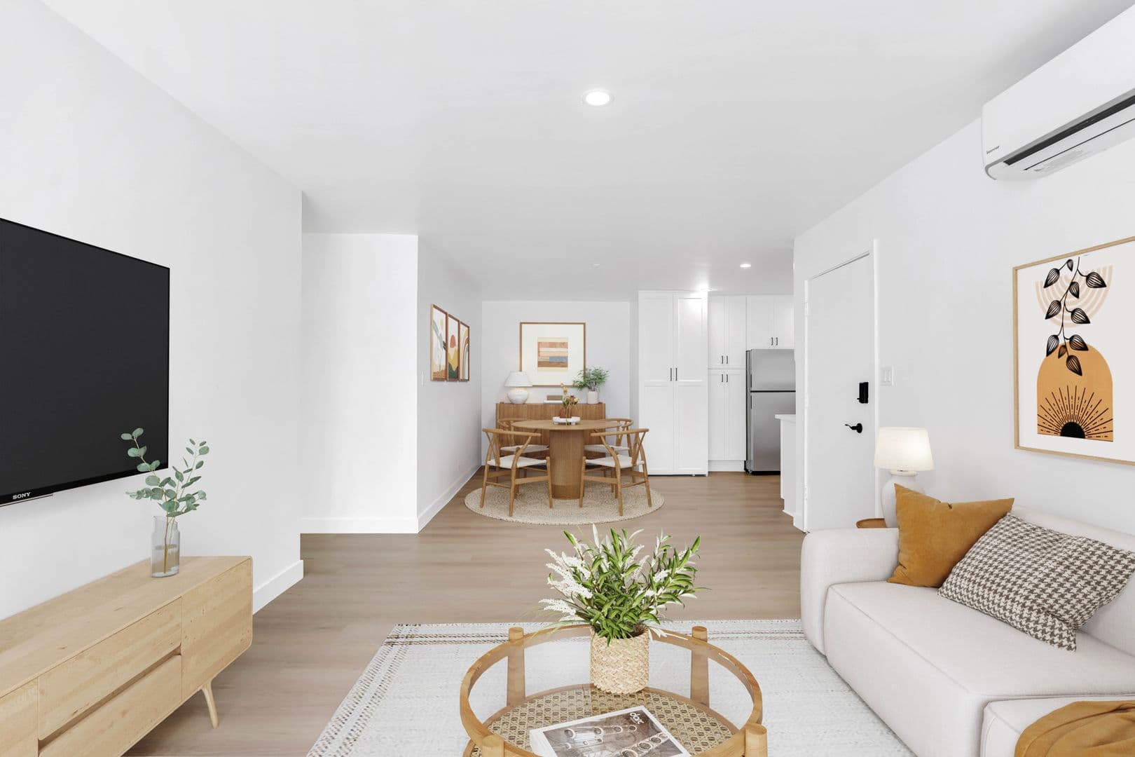 Thousand Oaks Apartment: 605 Warwick Ave