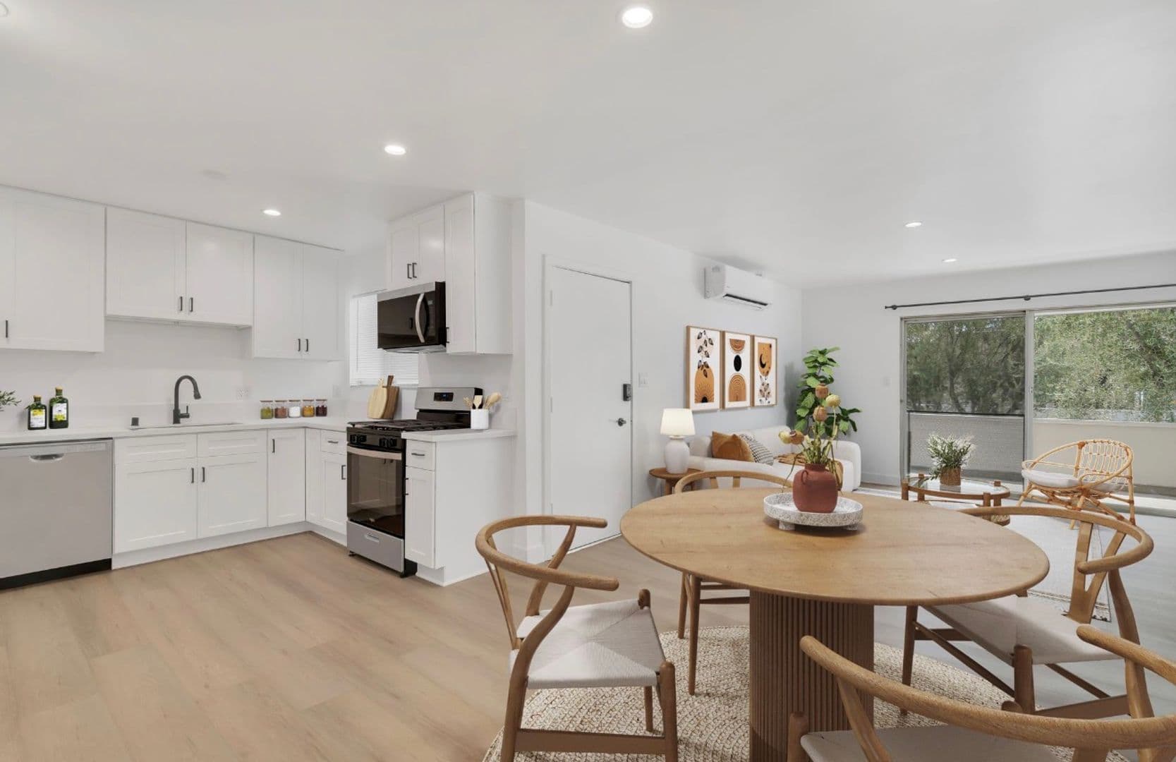 Thousand Oaks Apartment: 605 Warwick Ave