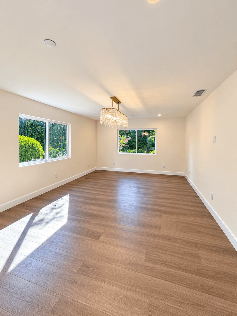 West Hills House: 7214 Fallbrook Ave