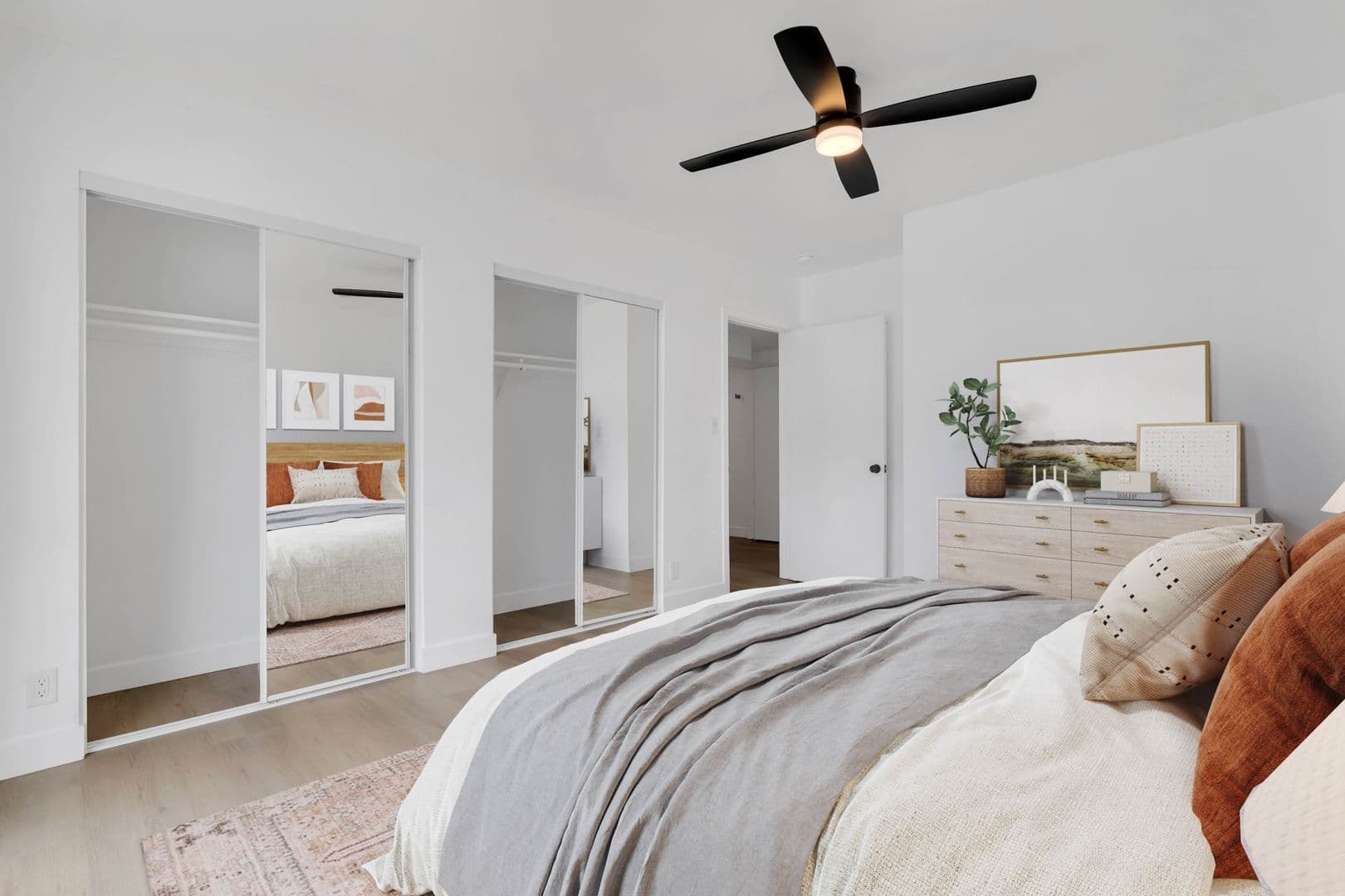 Thousand Oaks Apartment: 605 Warwick Ave