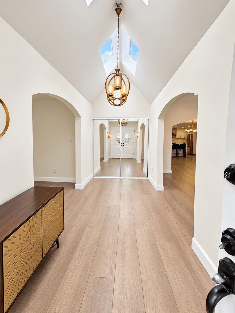 West Hills House: 7214 Fallbrook Ave