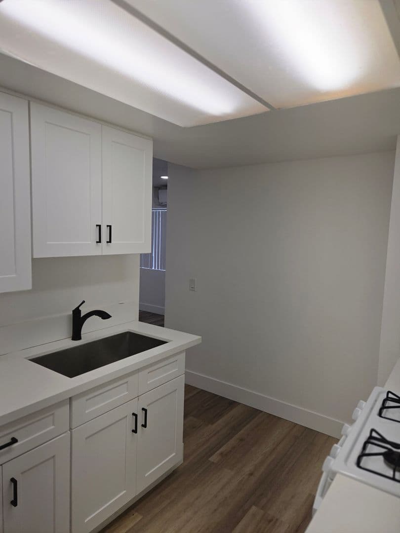 Santa Paula Apartment: 230 W Harvard Blvd.
