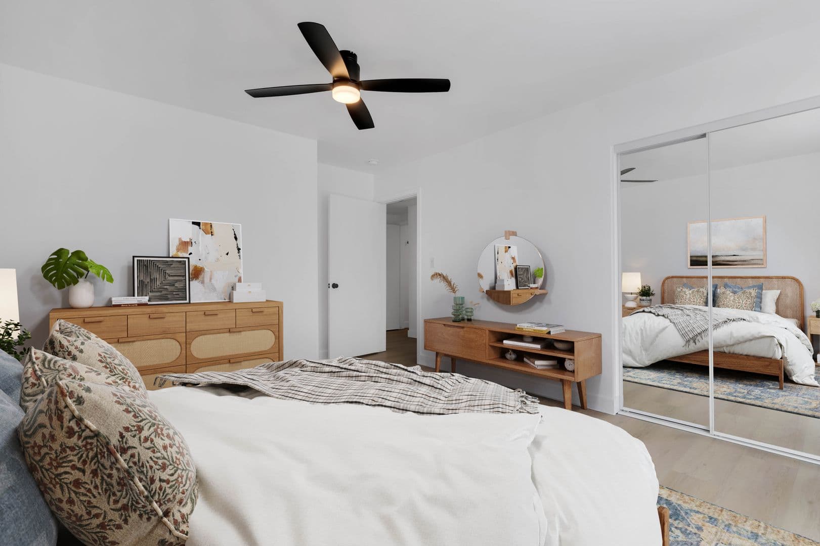 Thousand Oaks Apartment: 605 Warwick Ave