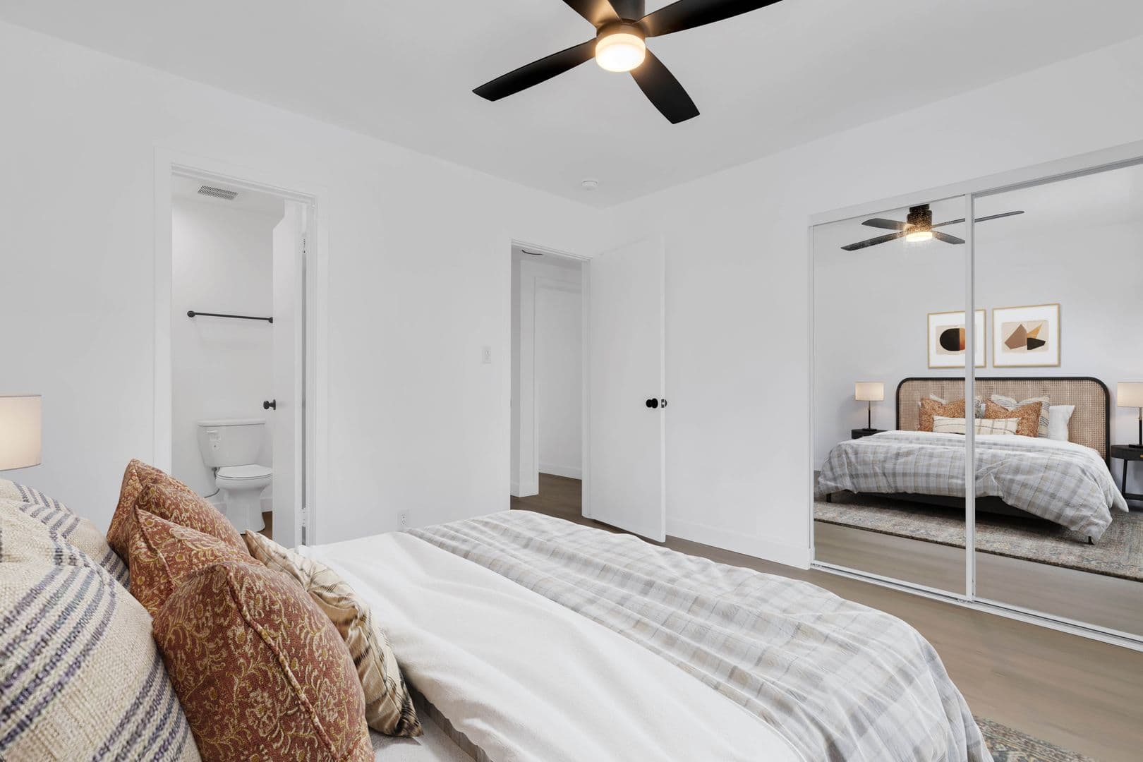 Thousand Oaks Apartment: 605 Warwick Ave