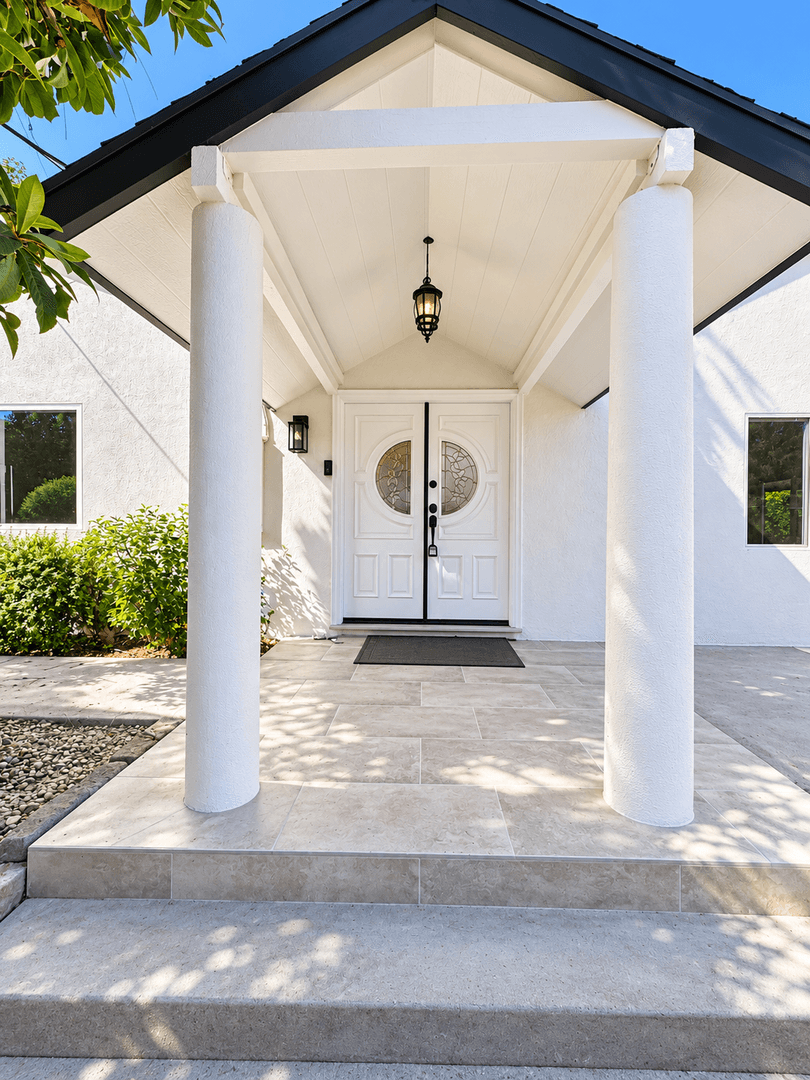 West Hills House: 7214 Fallbrook Ave