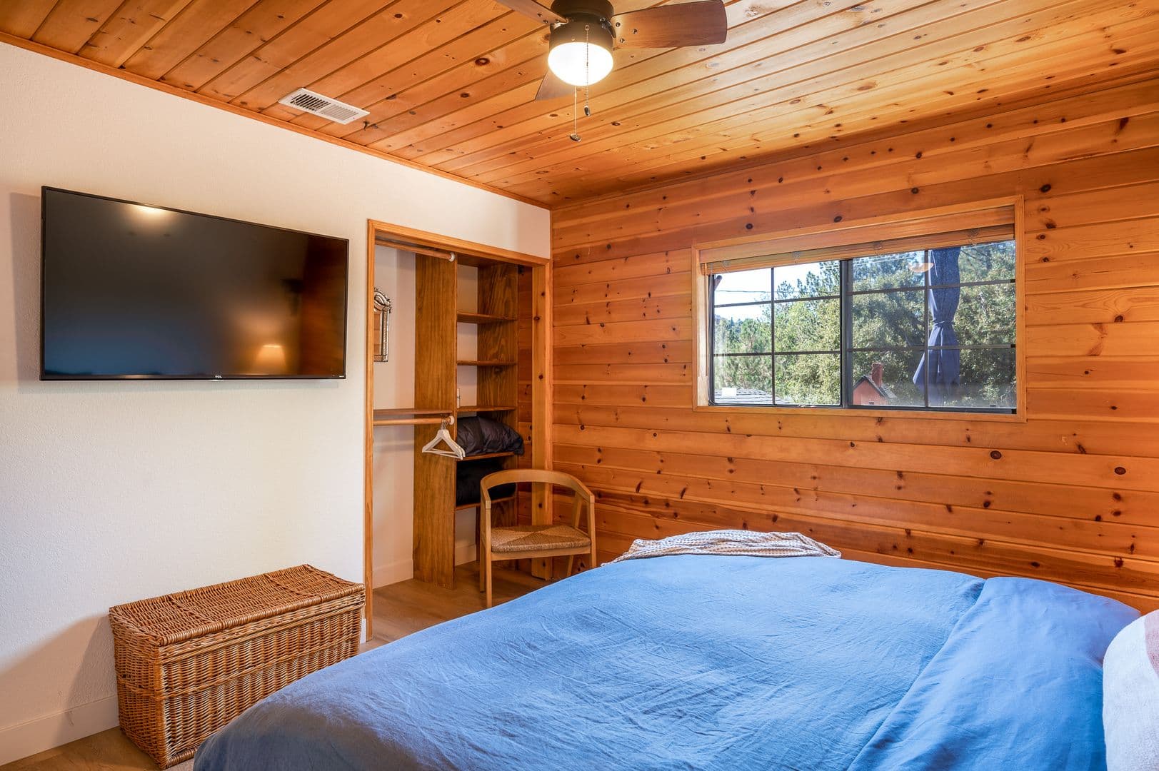 Pine Mountain Club House: 2216 Maplewood Way