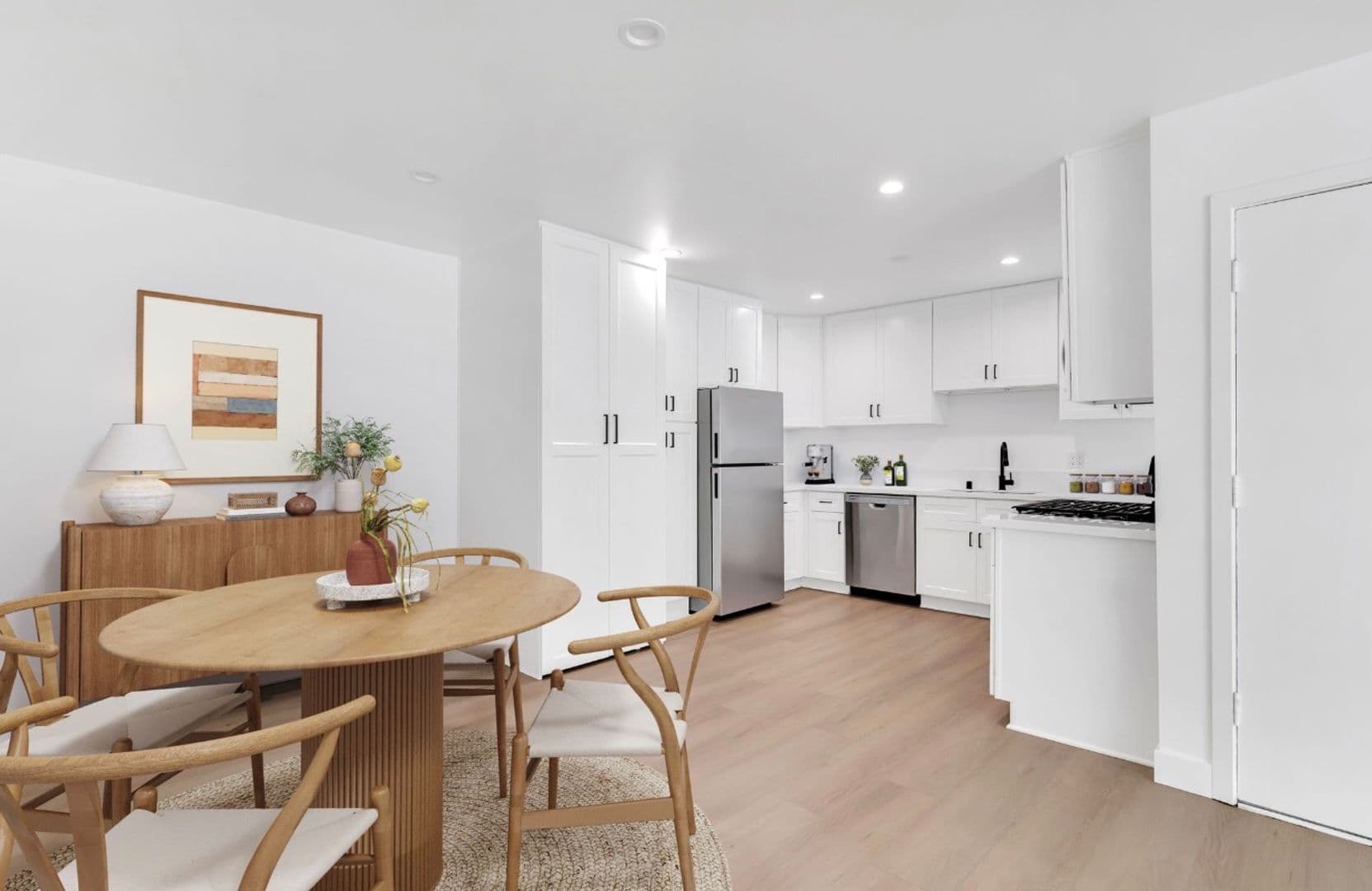 Thousand Oaks Apartment: 605 Warwick Ave