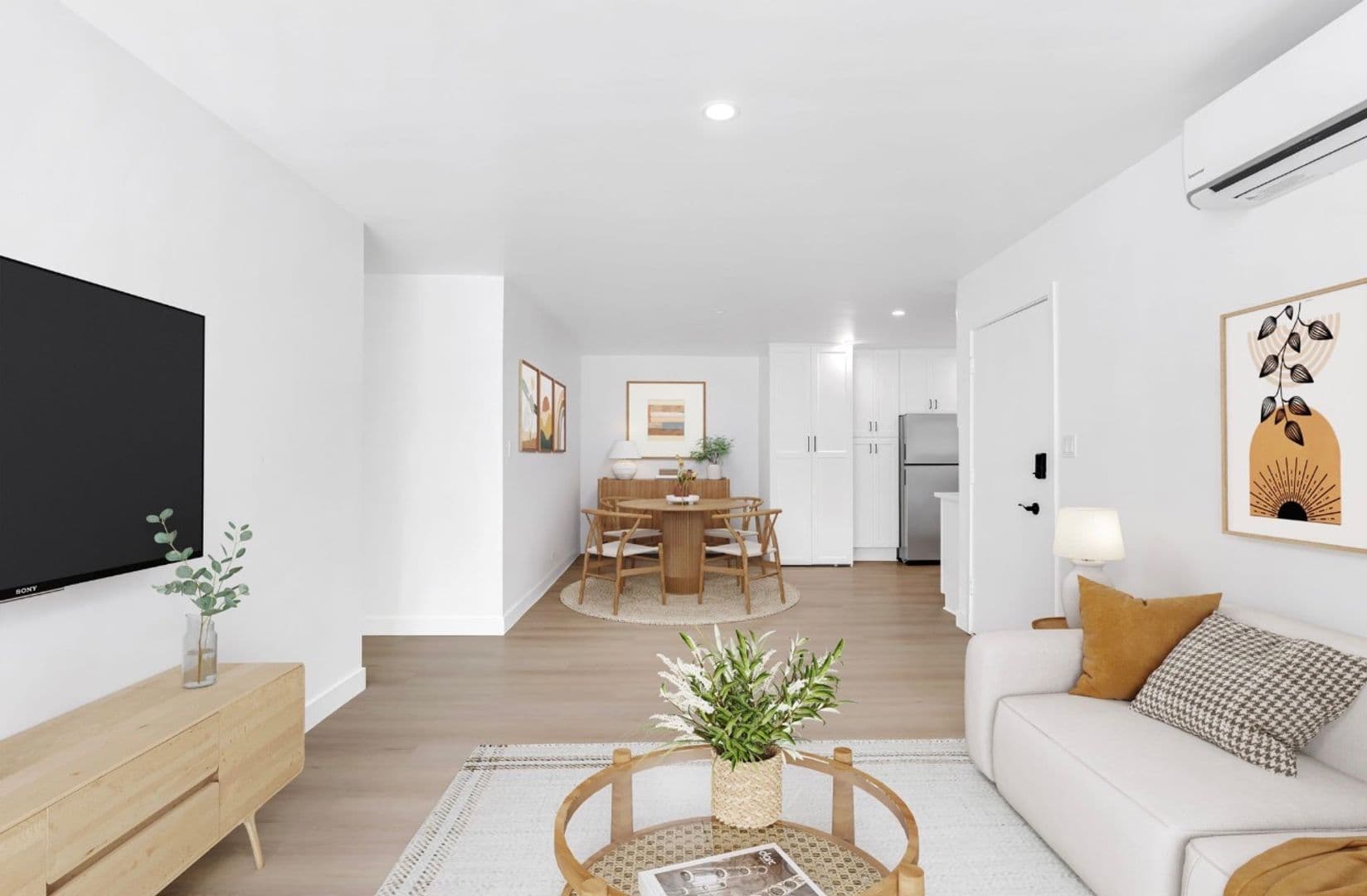Thousand Oaks Apartment: 605 Warwick Ave