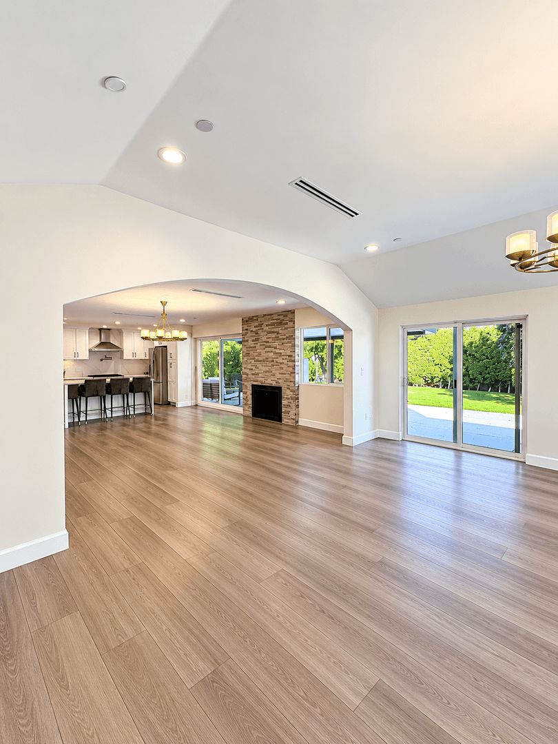 West Hills House: 7214 Fallbrook Ave