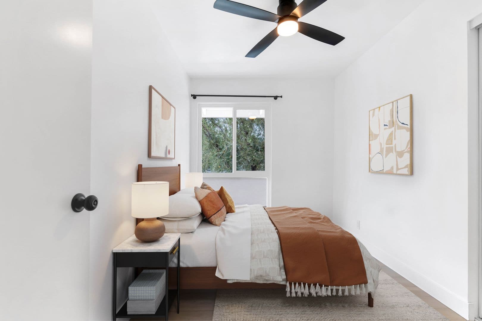 Thousand Oaks Apartment: 605 Warwick Ave