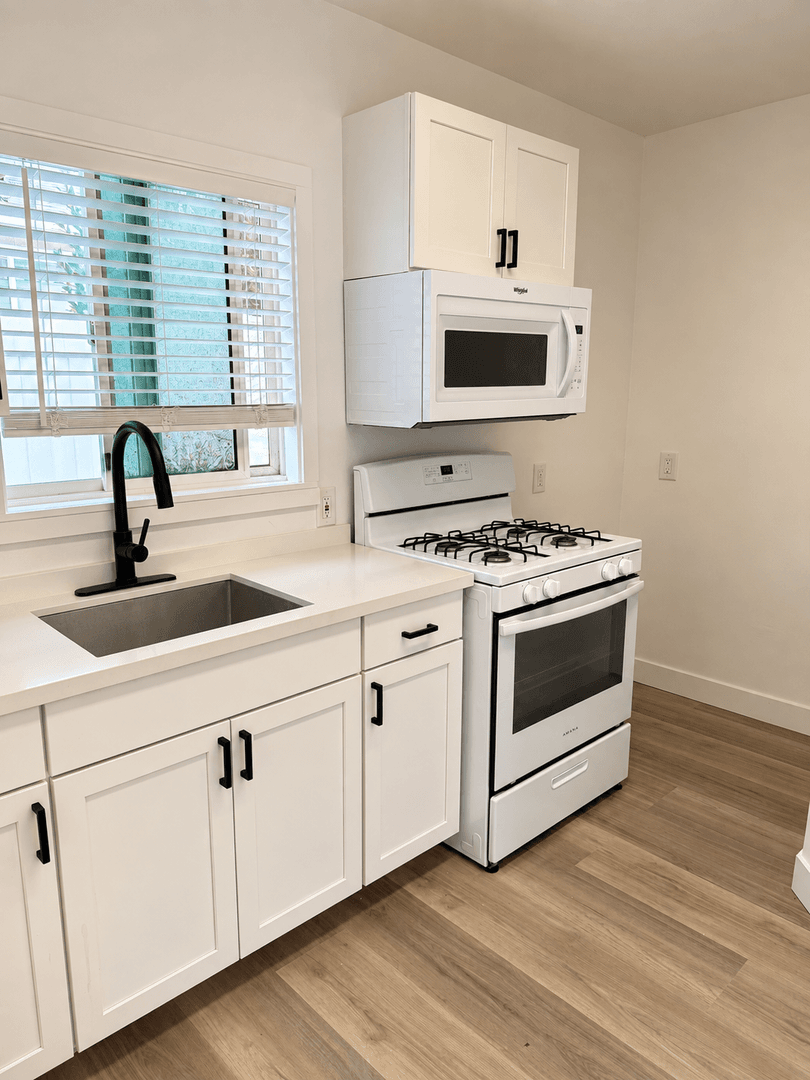 Santa Paula Apartment: 626 Acacia Rd.