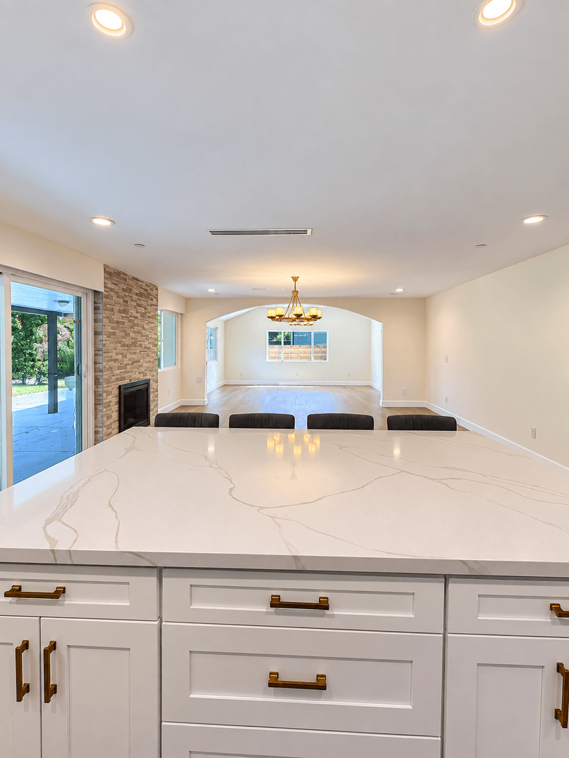 West Hills House: 7214 Fallbrook Ave