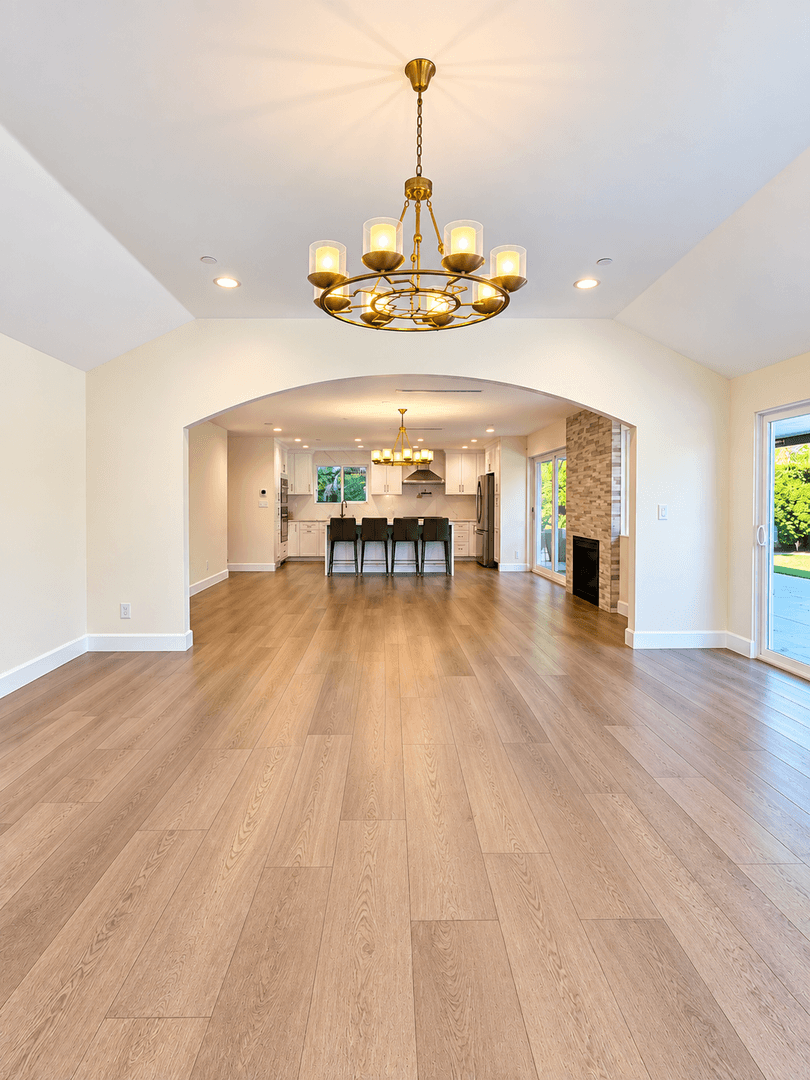 West Hills House: 7214 Fallbrook Ave