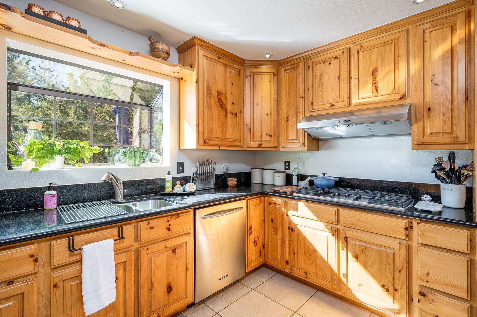 Pine Mountain Club House: 2216 Maplewood Way