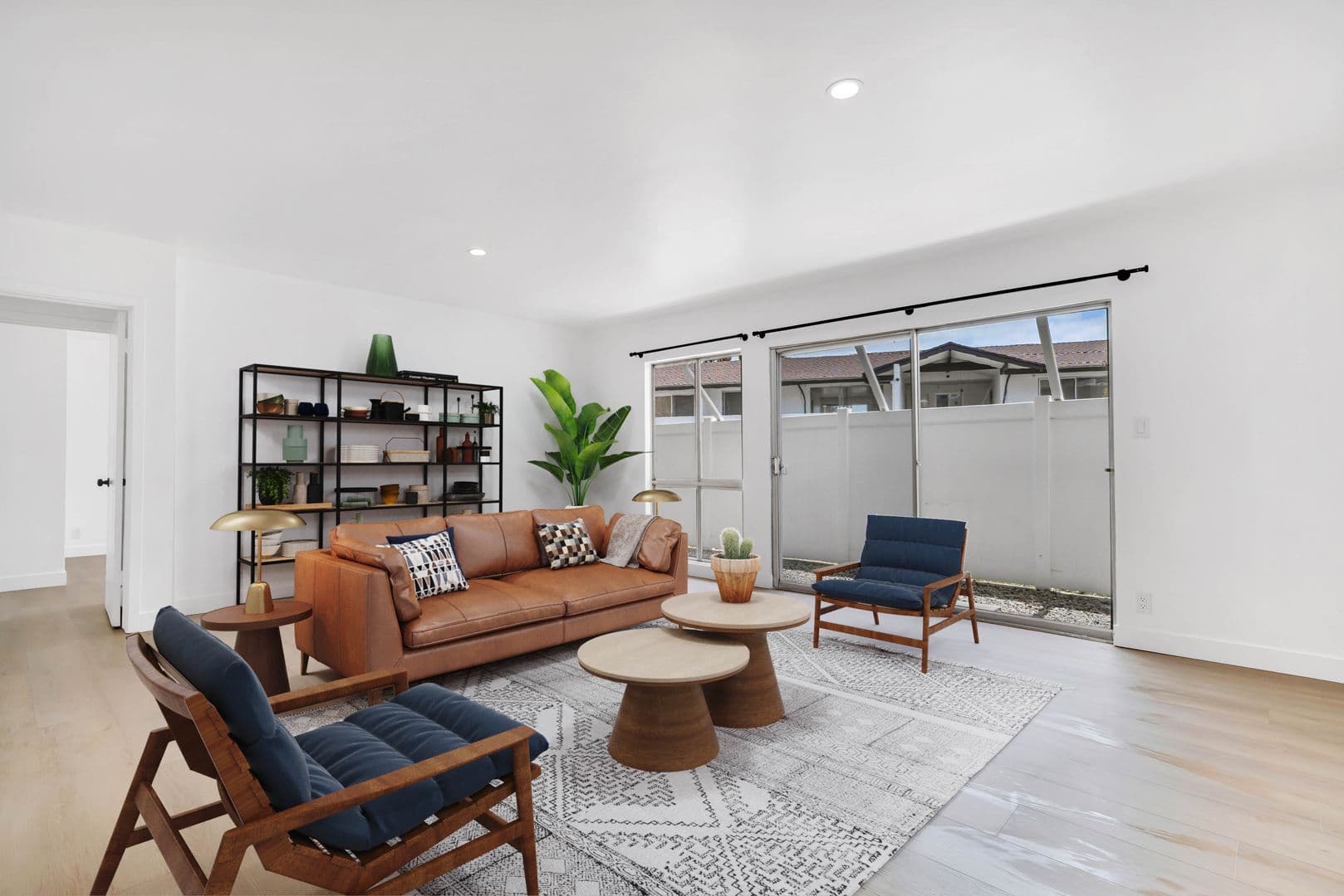 Thousand Oaks Apartment: 605 Warwick Ave