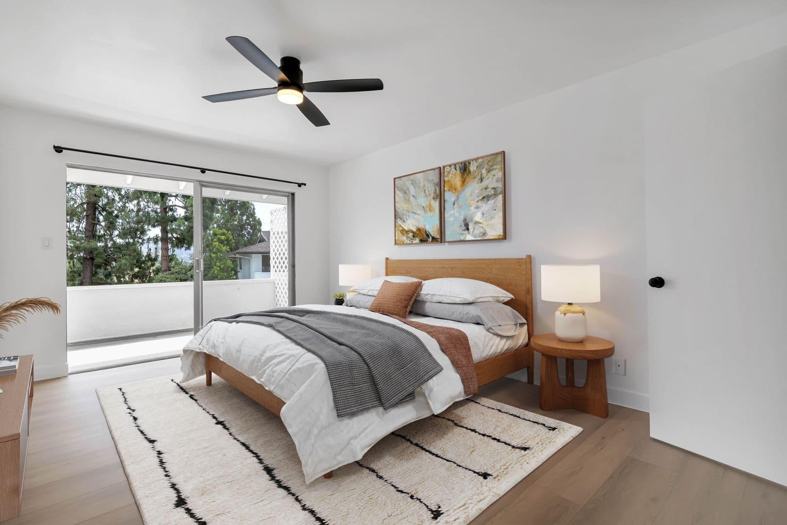 Thousand Oaks Apartment: 605 Warwick Ave