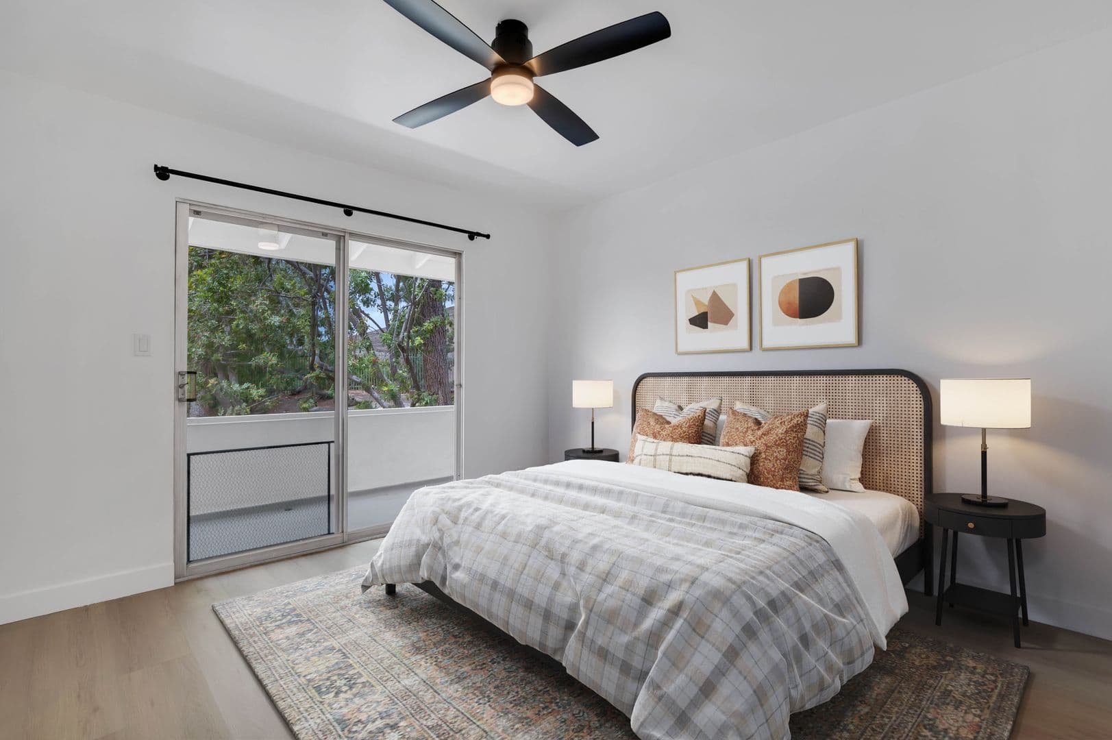 Thousand Oaks Apartment: 605 Warwick Ave