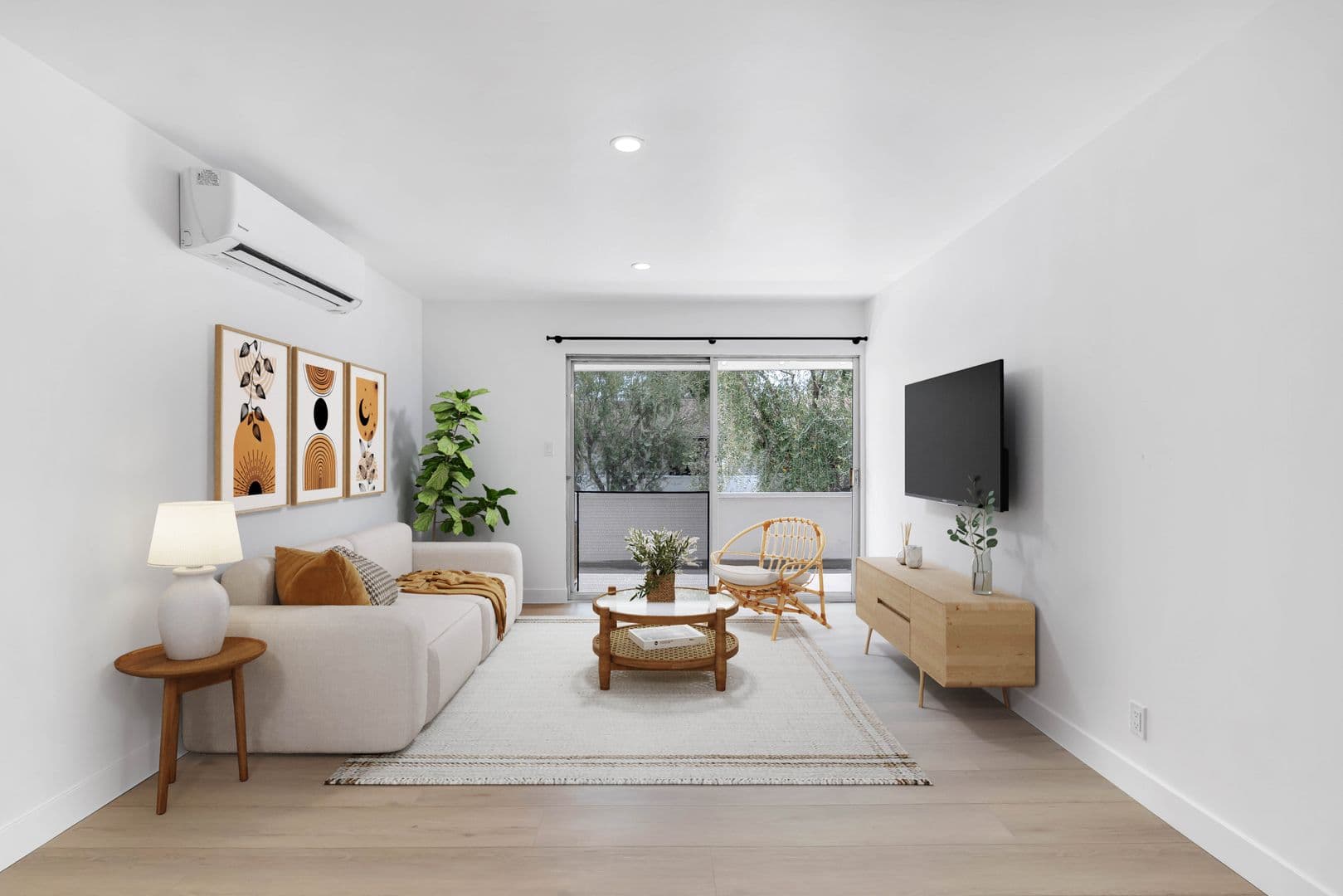 Thousand Oaks Apartment: 605 Warwick Ave