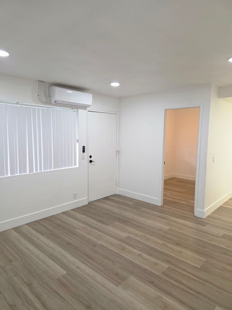Santa Paula Apartment: 230 W Harvard Blvd.