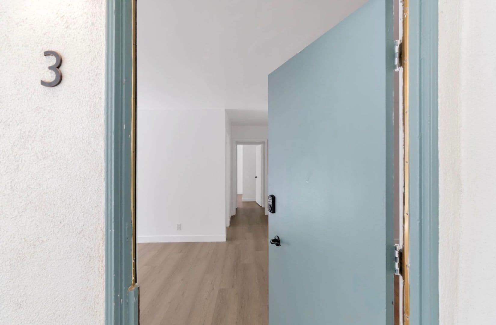 Thousand Oaks Apartment: 605 Warwick Ave
