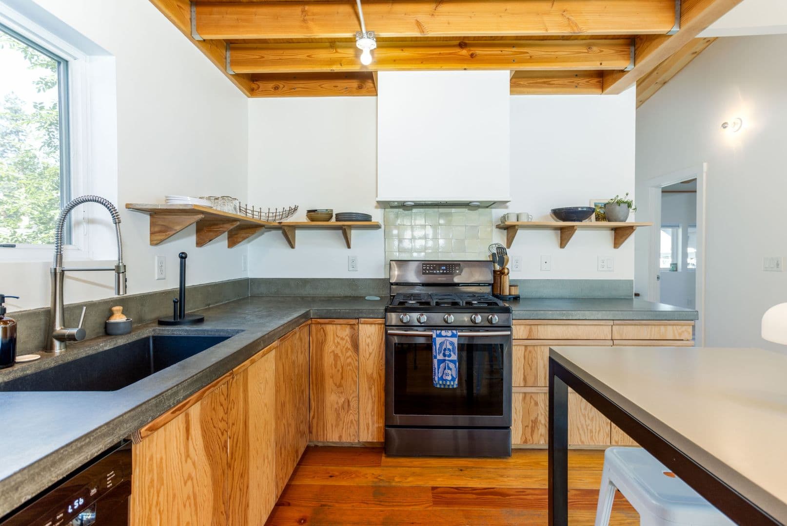Bend House: 1325 NW Albany Ave