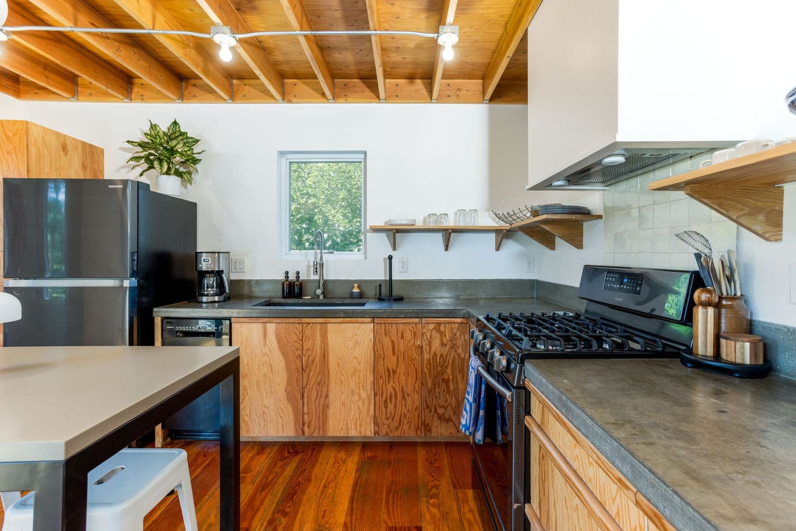 Bend House: 1325 NW Albany Ave
