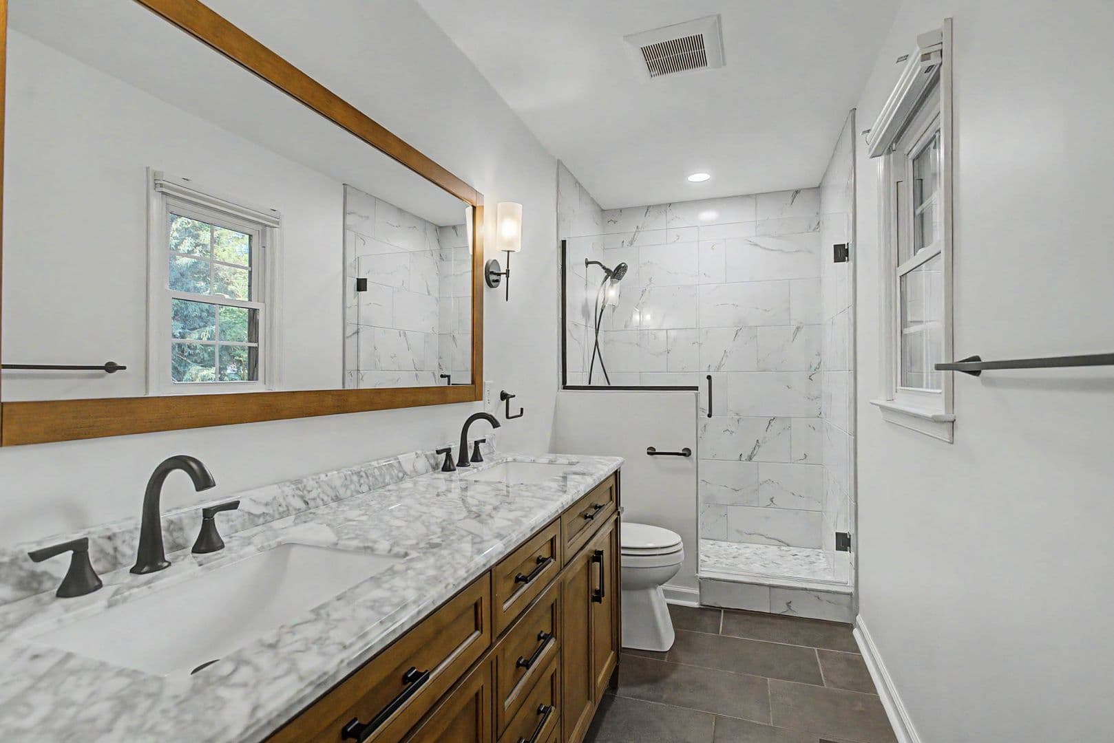 Yorktown House: 128 Stone Lake Court