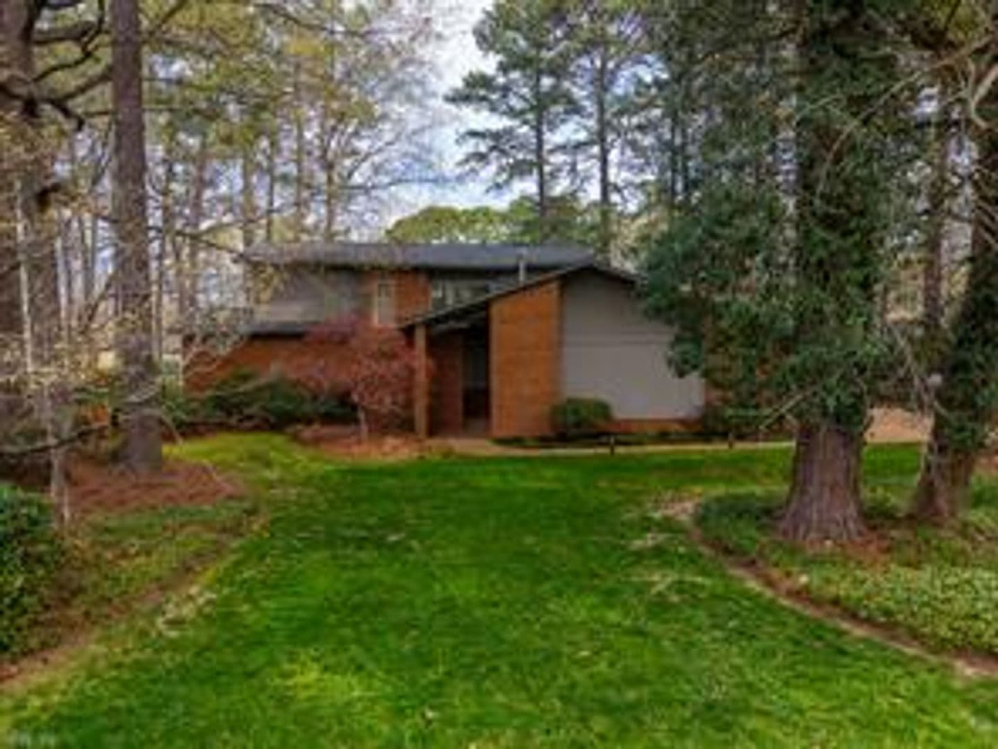 Williamsburg House: 528 Fairfax Way