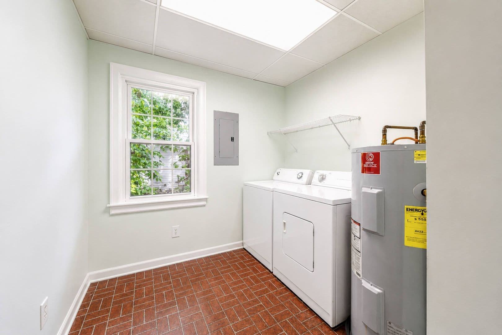 Williamsburg House: 702 Tanyard Street