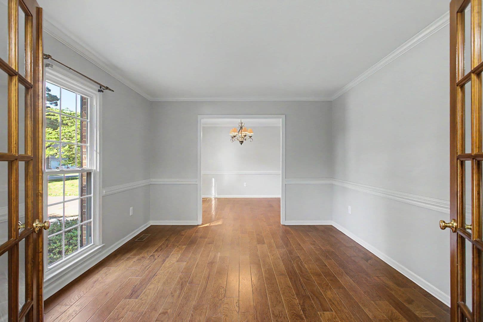 Yorktown House: 128 Stone Lake Court