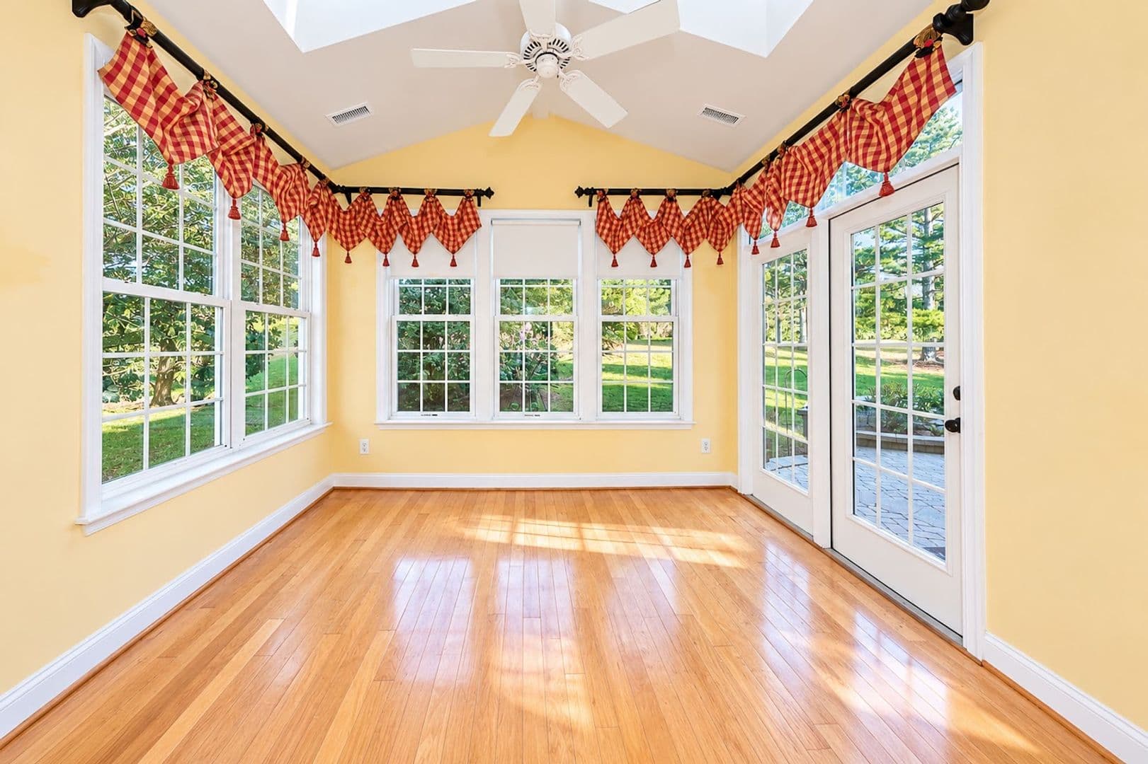 Williamsburg House: 6727 Evensong Lane