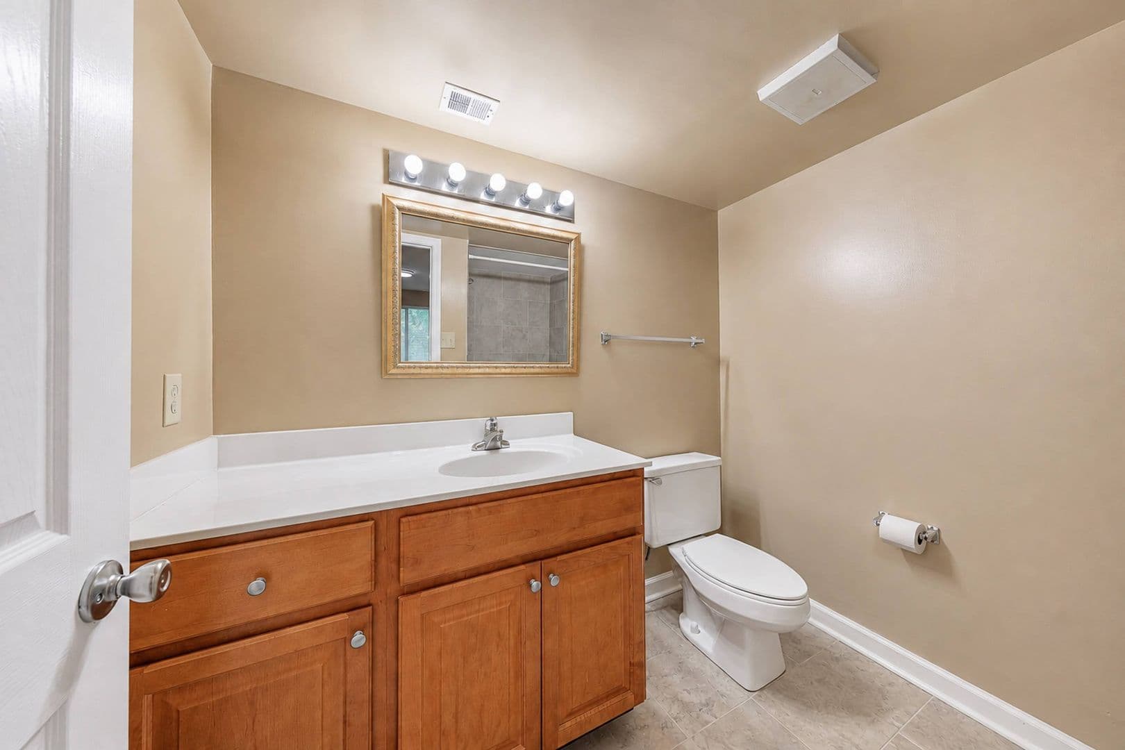 Williamsburg House: 4003 Governors Sq #8