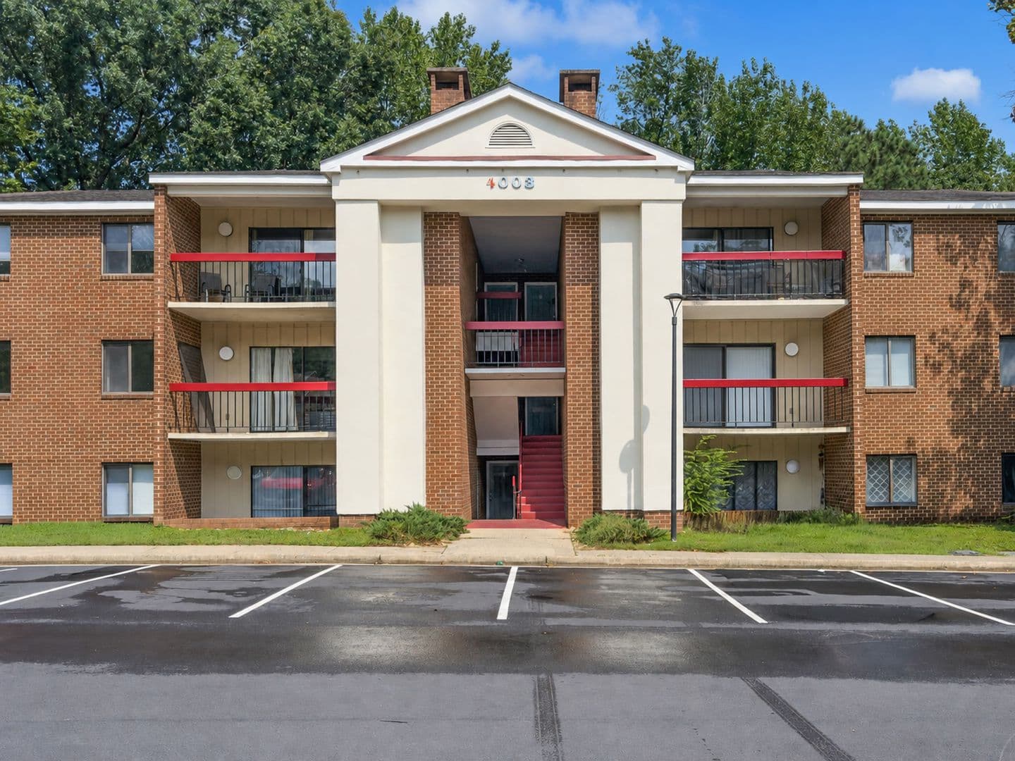 Williamsburg House: 4003 Governors Sq #8