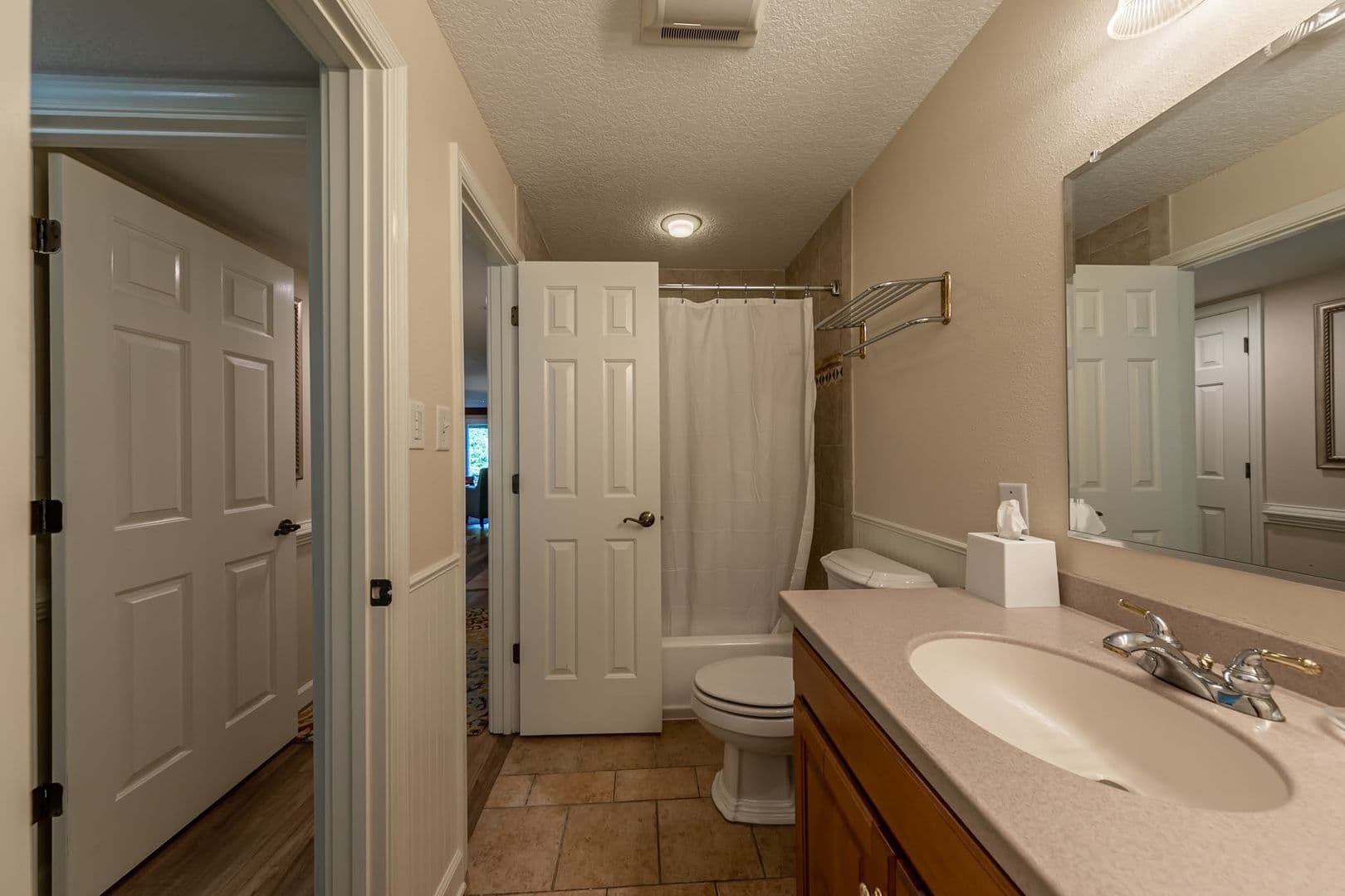 Williamsburg Condo: 707 Graves Ordinary