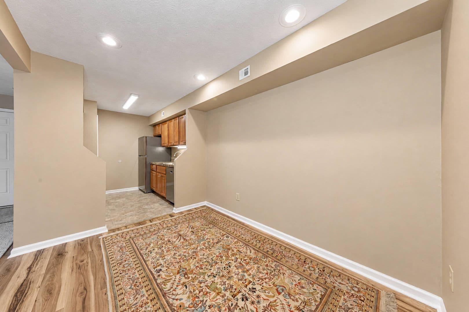 Williamsburg House: 4003 Governors Sq #8
