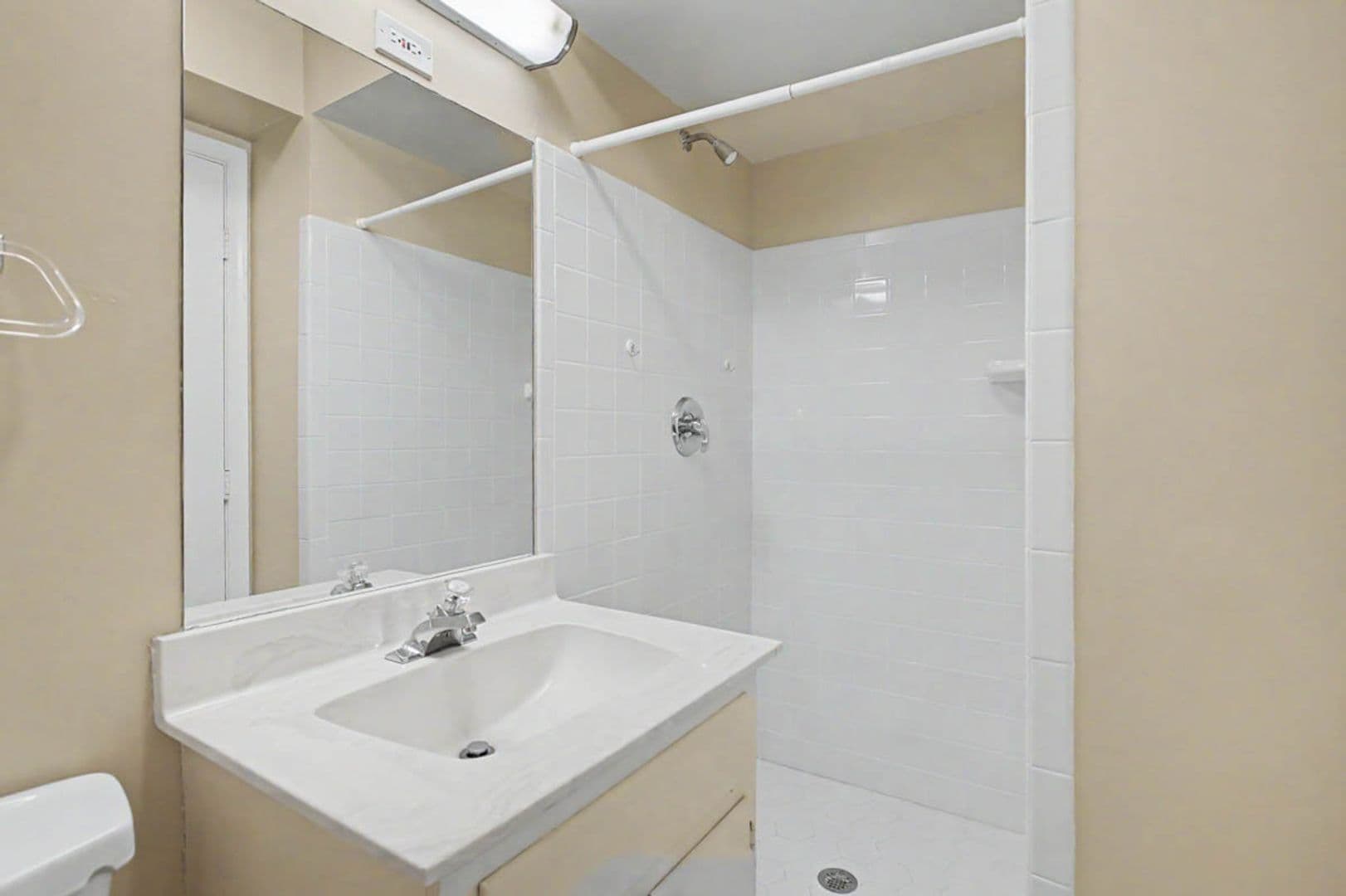 Williamsburg Townhome: 63 Winster Fax