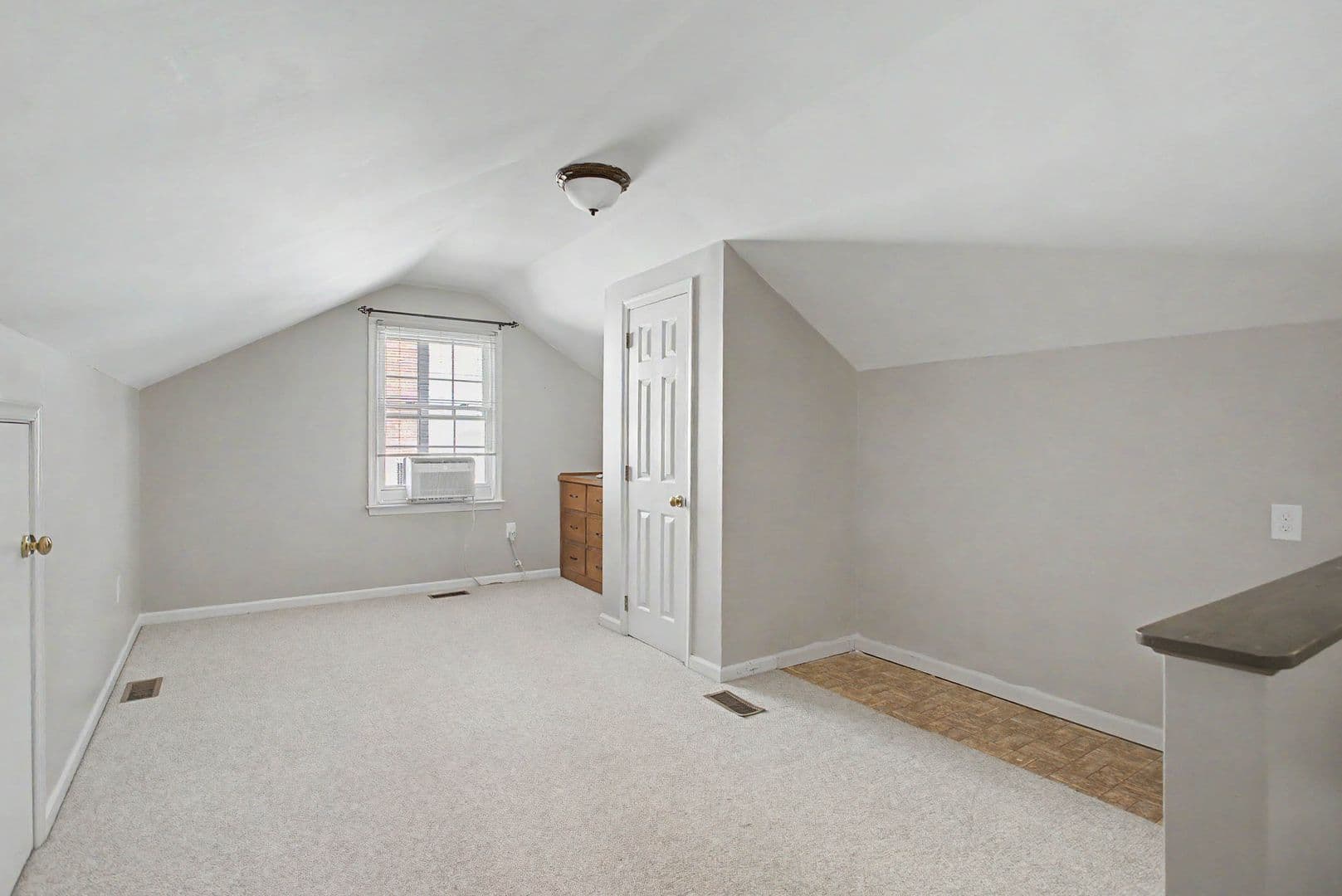 Yorktown House: 128 Stone Lake Court