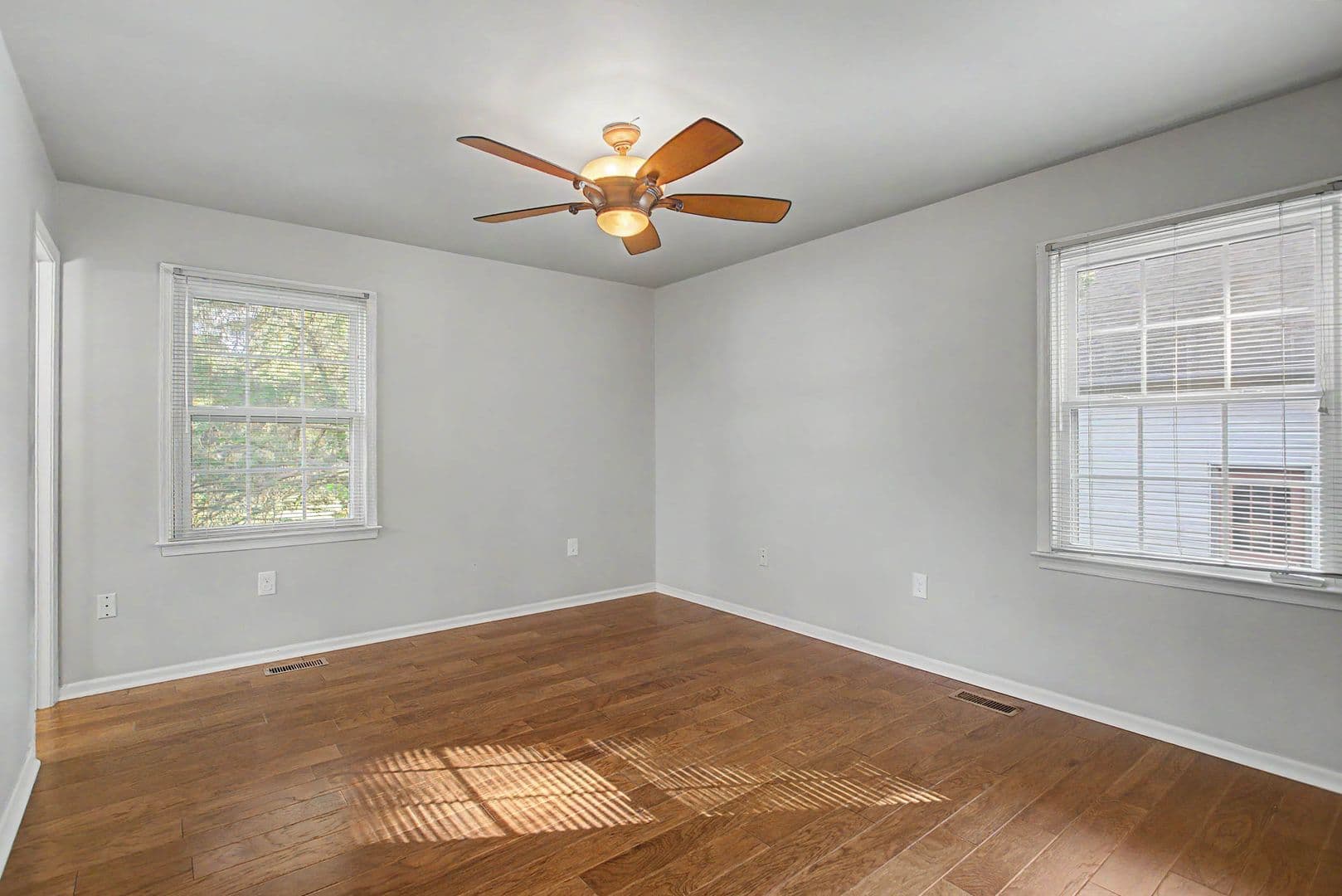 Yorktown House: 128 Stone Lake Court