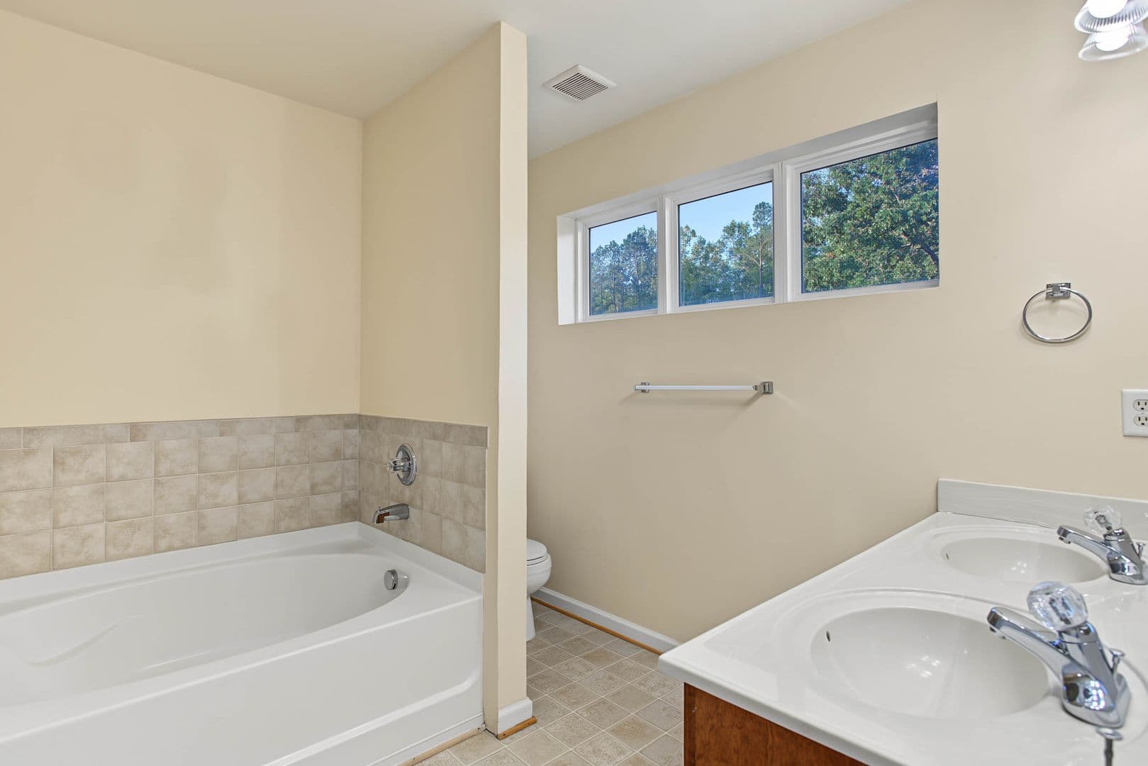 Williamsburg Townhome: 1964 Algonquin Trail