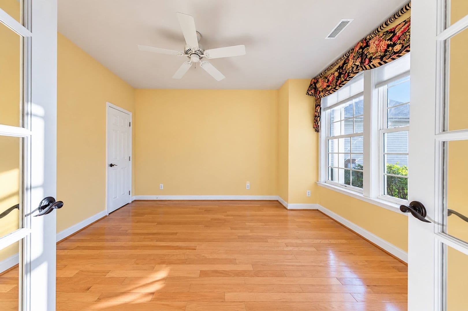 Williamsburg House: 6727 Evensong Lane