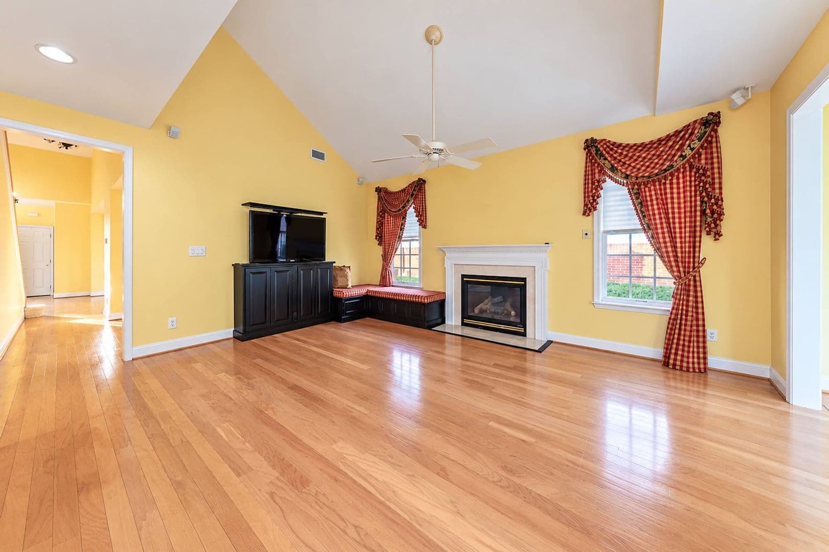 Williamsburg House: 6727 Evensong Lane