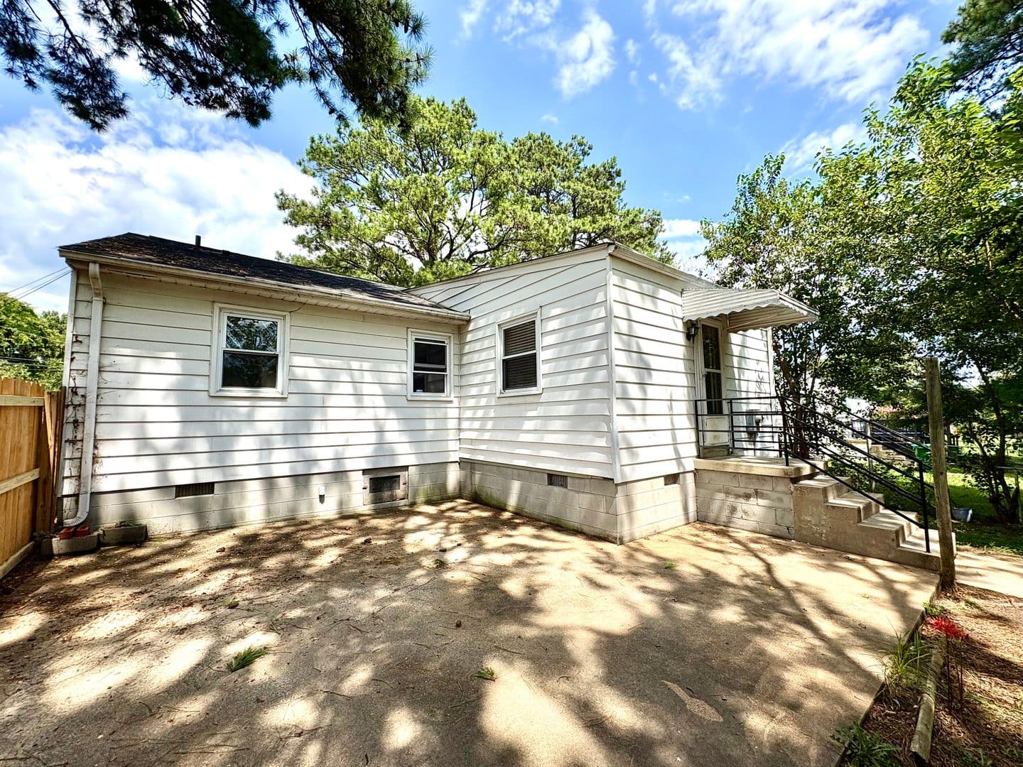 Henrico House: 201 Bridge Street