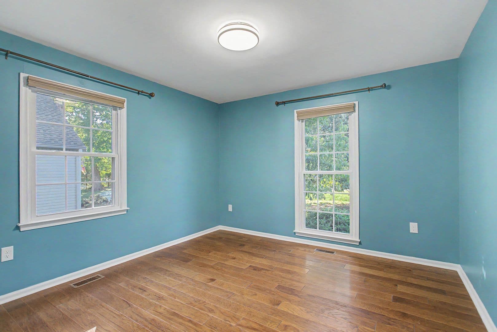 Yorktown House: 128 Stone Lake Court