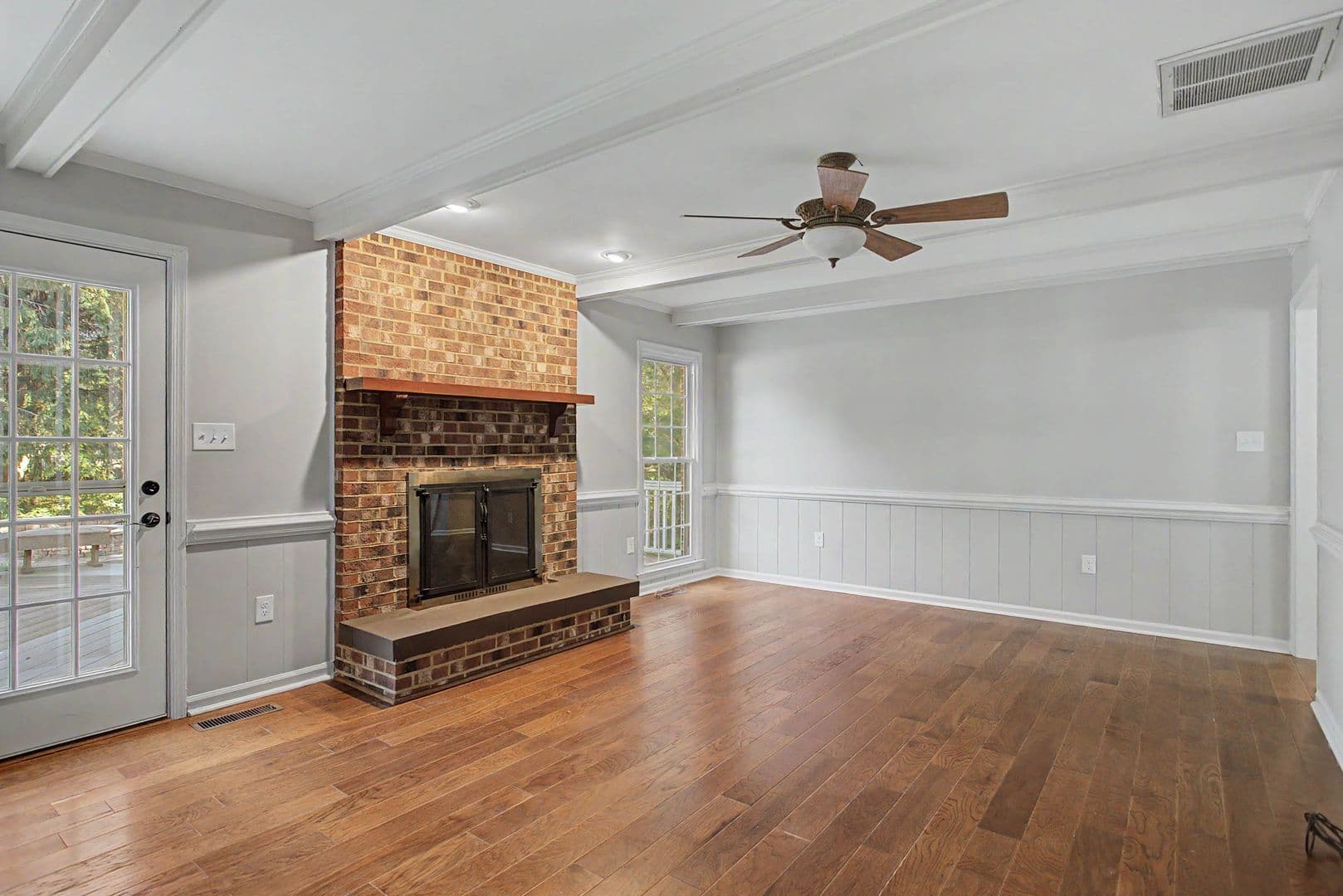 Yorktown House: 128 Stone Lake Court