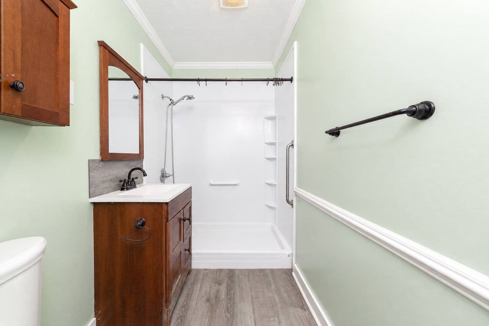 Williamsburg House: 104 Schenck Dr