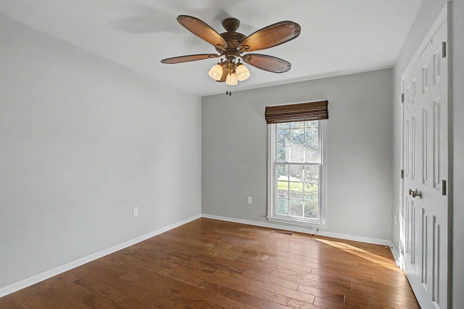 Yorktown House: 128 Stone Lake Court