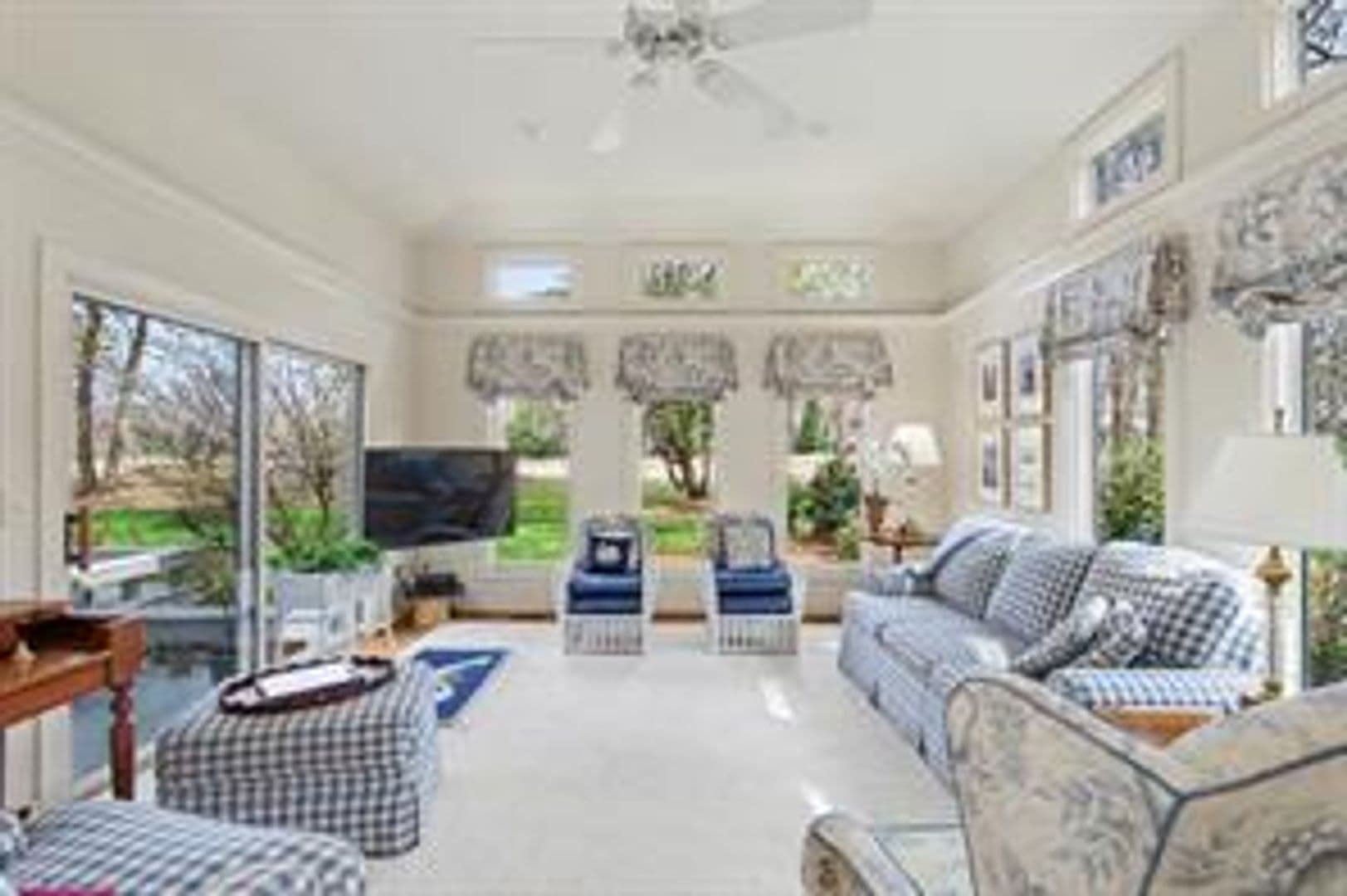 Williamsburg House: 528 Fairfax Way